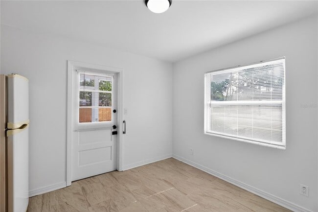 Photo - 1060 Iroquois St