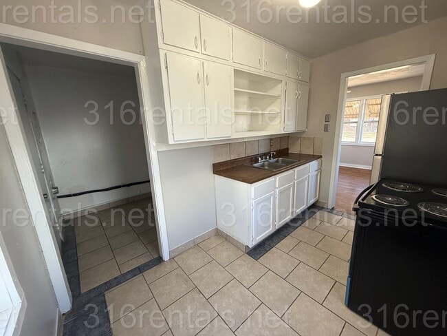 Photo - $950 - 3 bedroom / 1 bathroom - Single Family Home