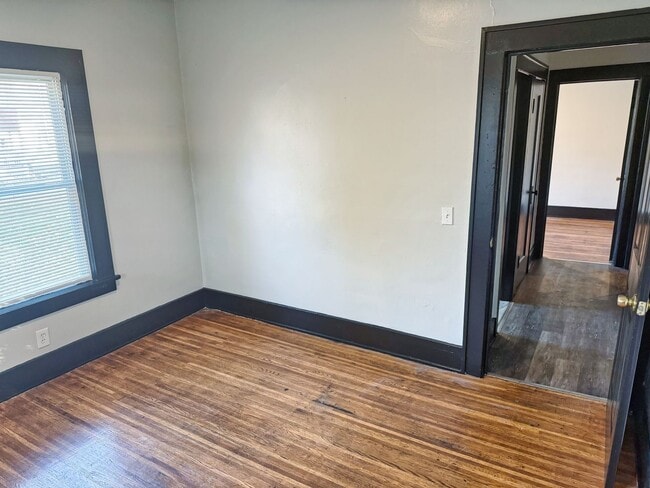 Photo - 89-89 Thurston Rd Unidad 89 Thurston - Down