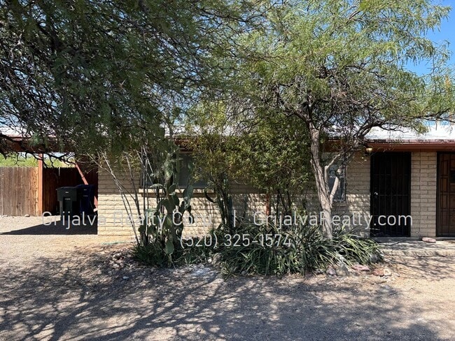 Building Photo - 1143 E Water St Unit 1143 Rental