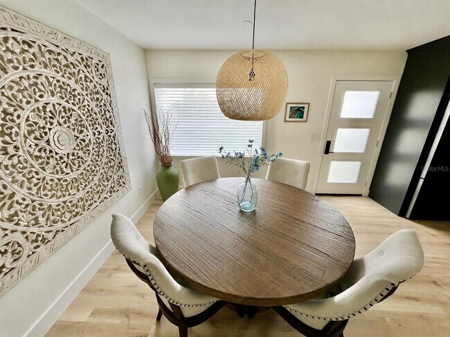 Photo - 8 E Cypress St