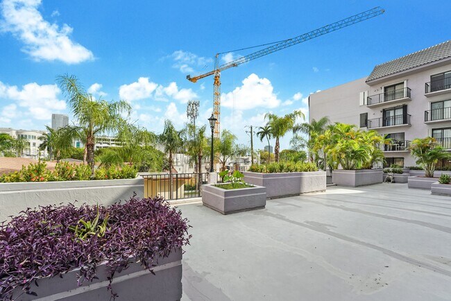 Building Photo - 777 SW 9th Ave Unit # 203