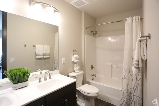 Photo - Encore at Forest Park