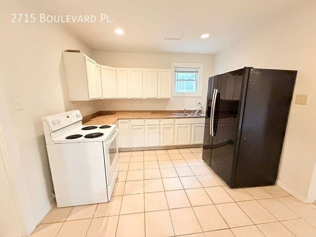 Photo - 2715 Boulevard Pl