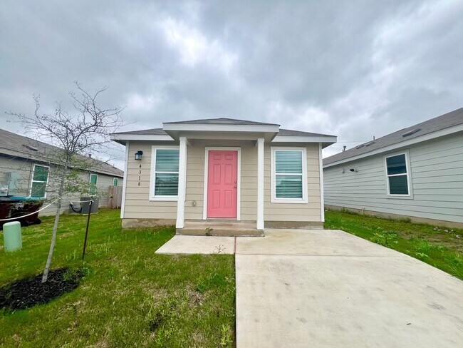 **Pending Application** Cozy 2 Bedroom 2 B... - **Pending Application** Cozy 2 Bedroom 2 B... House