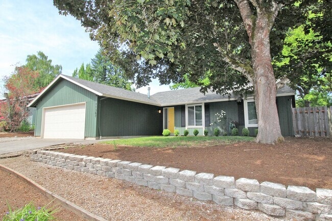 Building Photo - 11387 SW Ironwood Loop Rental