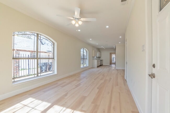 Fully Updated 1910 Craftsman in Mount Auburn | 3BD/2BA Near Lakewood