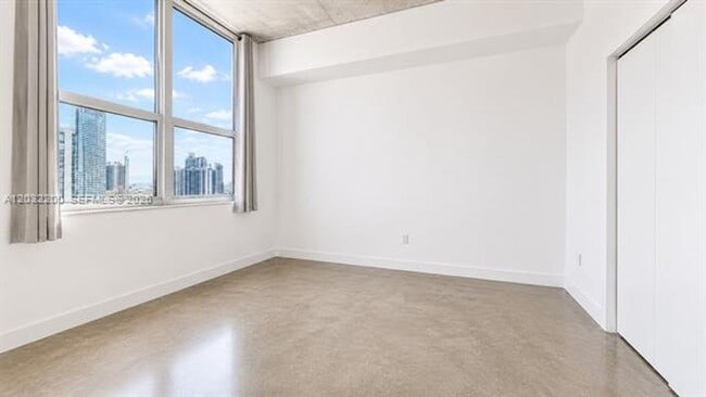 Photo - 133 NE 2nd Ave Unidad 133 NE 2nd Ave # 3112