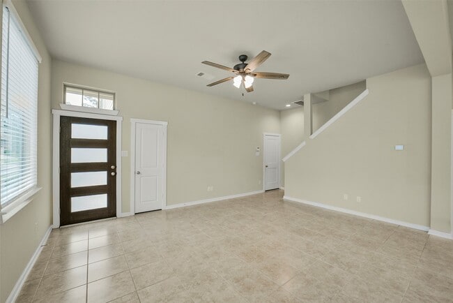 Photo - 323 N Spotted Fern Dr