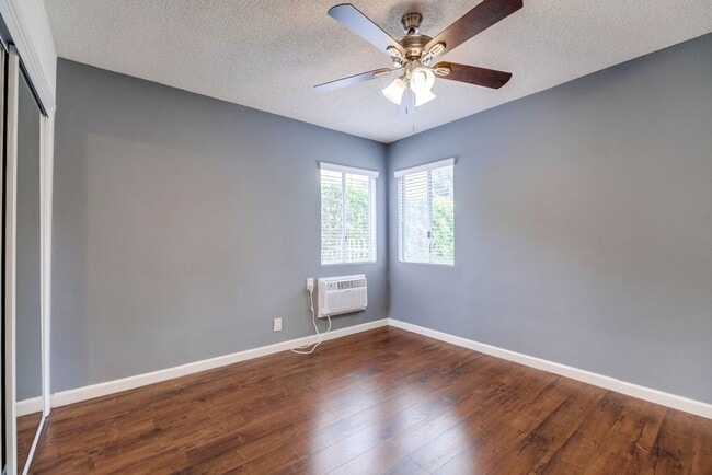 Photo - Classic Courtyard Building on Venice Blvd – Secure, Convenient, Pet-Friendly