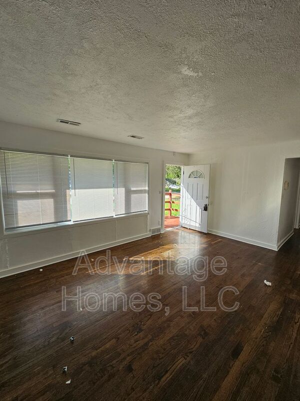 Photo - 11410 Palmer Ave