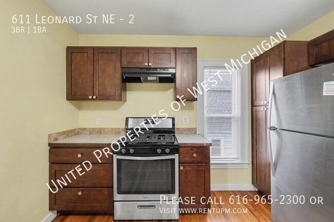 Photo - 611 Leonard St NE Unidad 2