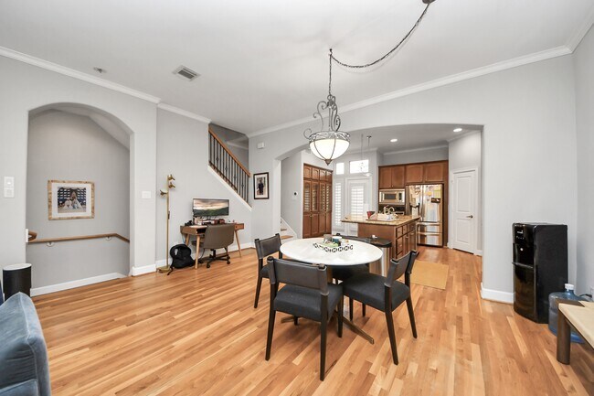 Photo - 584 Bomar St
