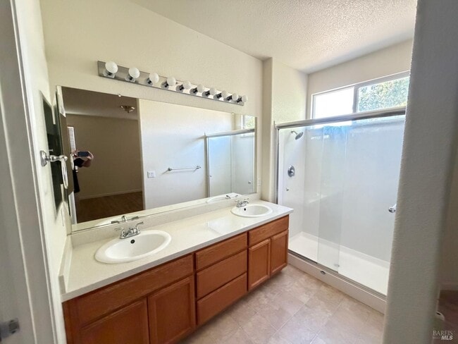 Photo - 760 Turnberry Terrace