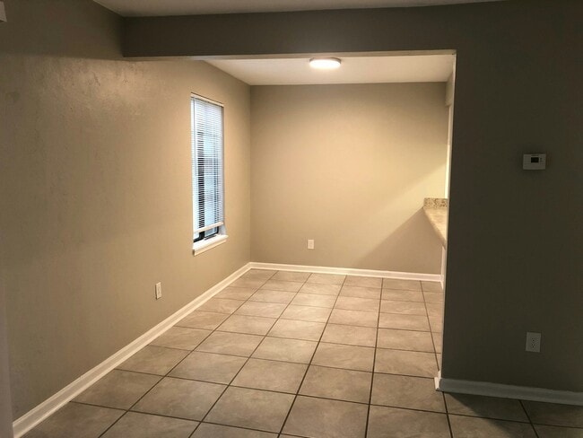 Photo - 3017 Oak Hammock Ln Unit A