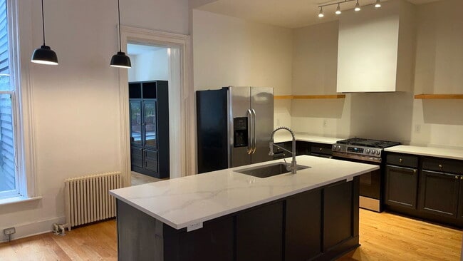 Building Photo - 130 Chestnut St Rental