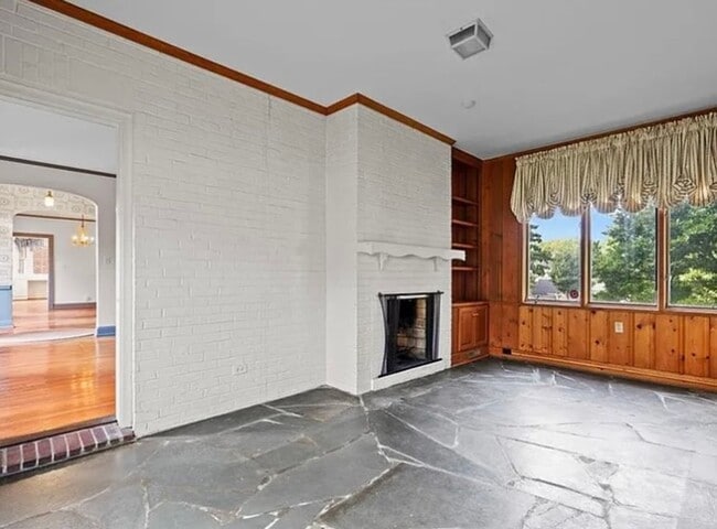 Photo - 4 bedroom in Old Irving Park!!