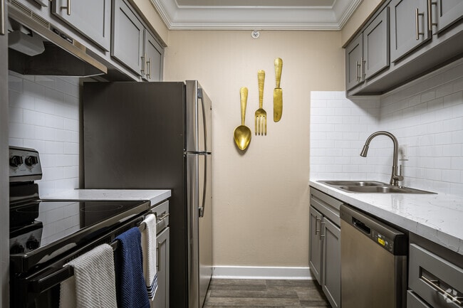 1HAB, 1BA - 900 ft² - Sapphire Resort Apartments