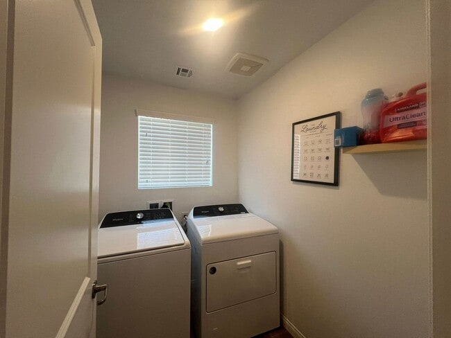 Photo - 854 Benning St