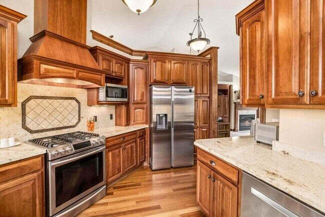 Photo - W162N5492 Westwind Dr