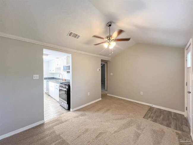Photo - 2265 Klinger St