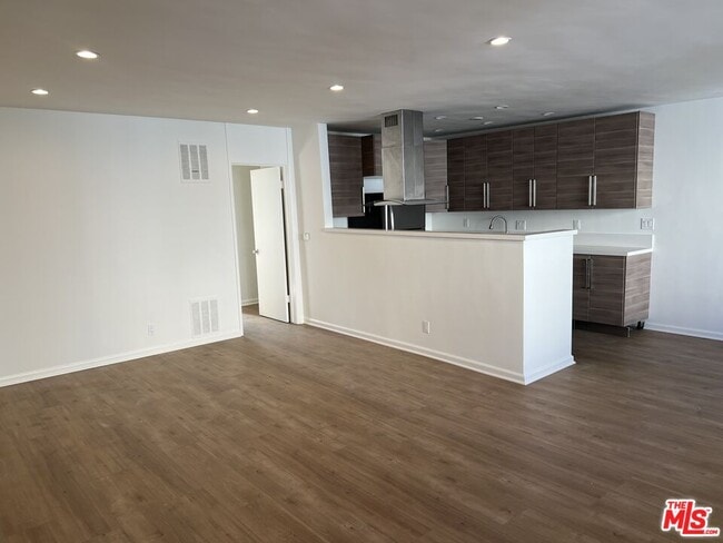 Photo - 1253 Hayworth Ave Apartamento Unidad 106