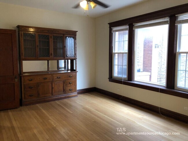 1440 W Addison St Unit 2