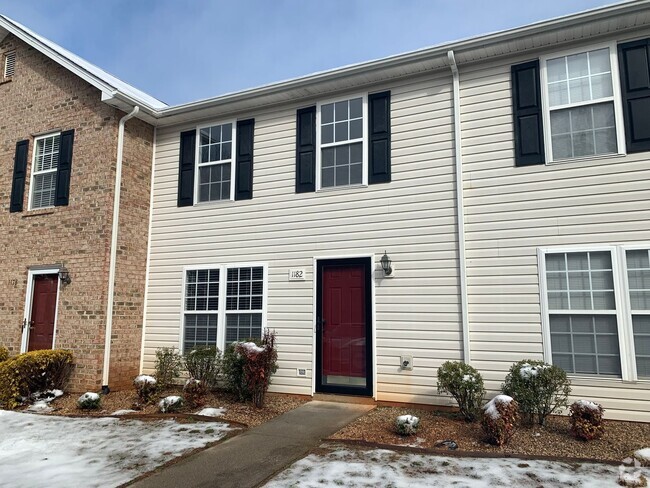 Building Photo - Ashwood Townhomes in Forest Area