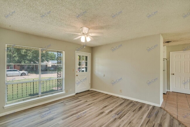 Photo - 5107 Parklane Dr