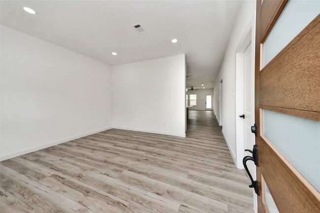 Photo - 226 Glencairn Ct