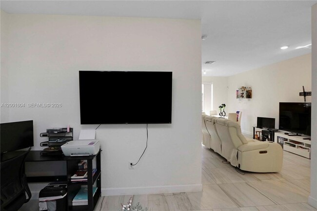 Photo - 2432 SE 10th St