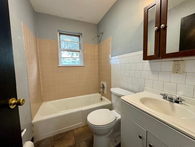 Photo - 85 Union Ave Unidad B2