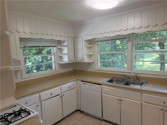 Photo - 1936 Fort Valley Dr SW