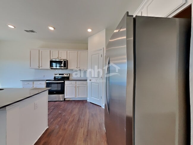 Photo - 161 Hazel Pk Dr