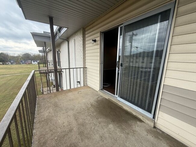 Photo - 2 Bedroom Unit was recently renovated. Liv...