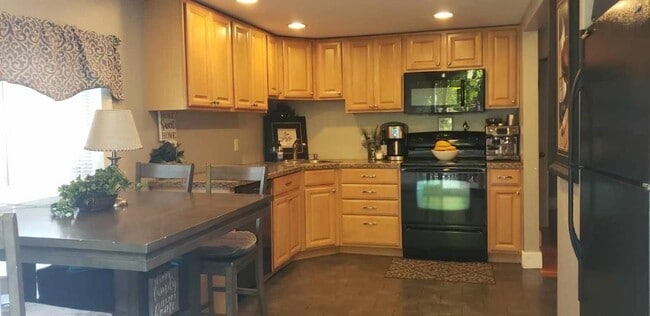 Kitchen - 56 Mount Vernon St Apartments