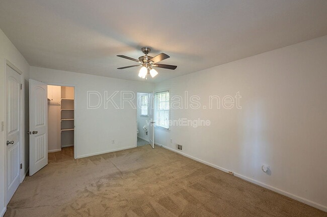 Photo - 120 Burnett Way