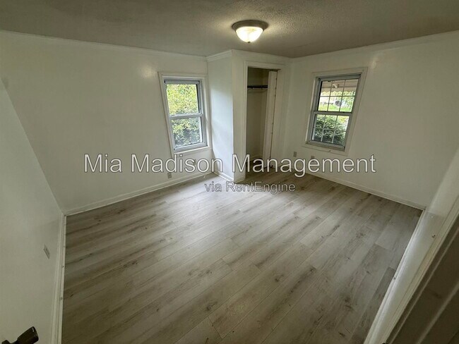 914 Bowden St