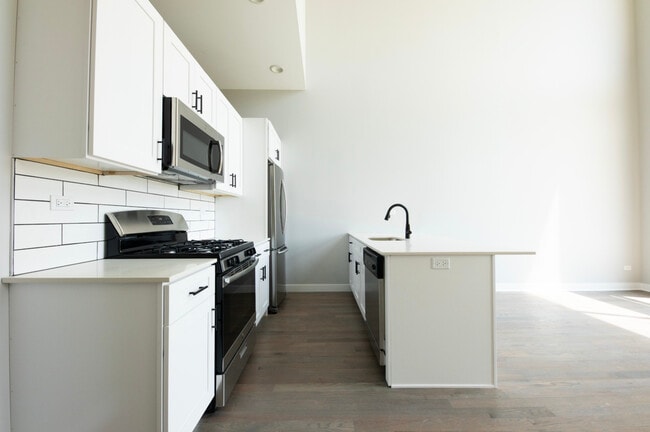 Photo - 1637 W Chicago Ave Unit 201