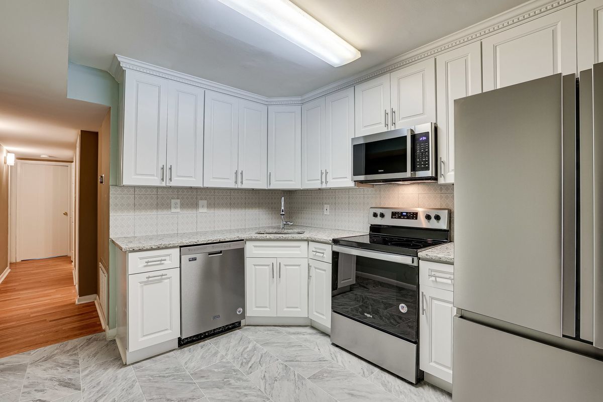 Photo - 2210 Springwood Dr Unit 207