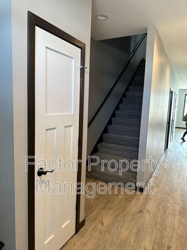 Photo - 605 Prairie Rose Trl