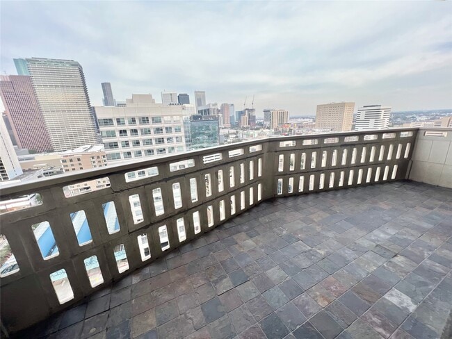 Photo - 2016 Main St Unit 1905