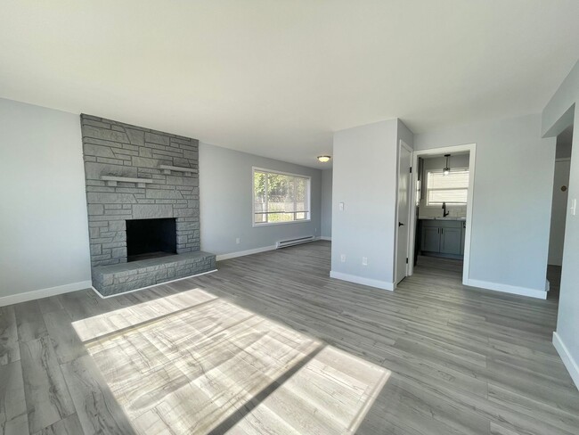 2 Bedroom 2 Bathroom Ballard Duplex! - 2 Bedroom 2 Bathroom Ballard Duplex! Townhome