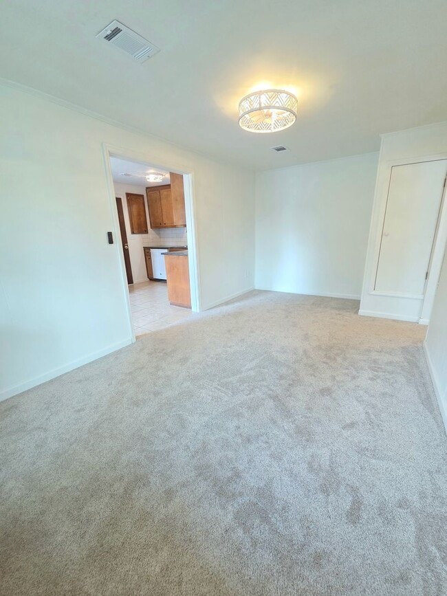 Photo - 147 Lakemont Dr
