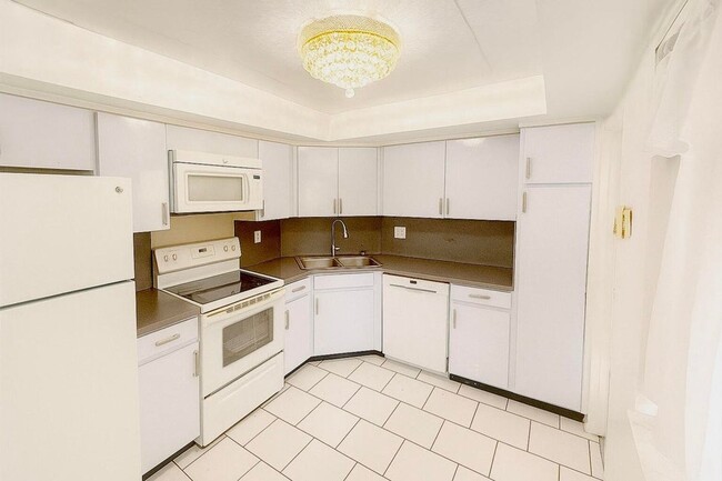 Photo - 1739 Embassy Dr