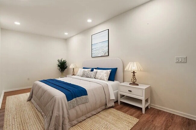 Photo - Stylish & inviting, this southeast-facing 1 bed 1 bath in the coveted University Green offers