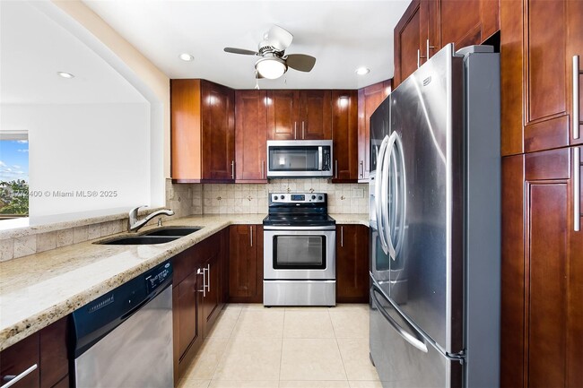 Building Photo - 619 Orton Ave Unit 504 Rental