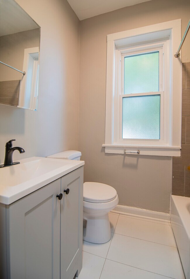 Photo - 1414 W Pratt Blvd Unit 220