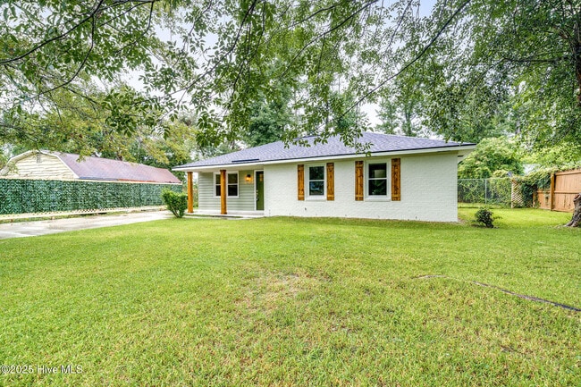 Photo - 114 Candlewood Dr