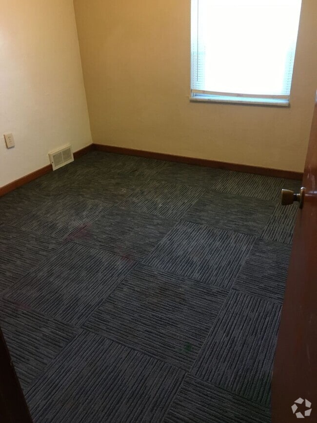 Building Photo - Brookline 2 bedroom Duplex Rental